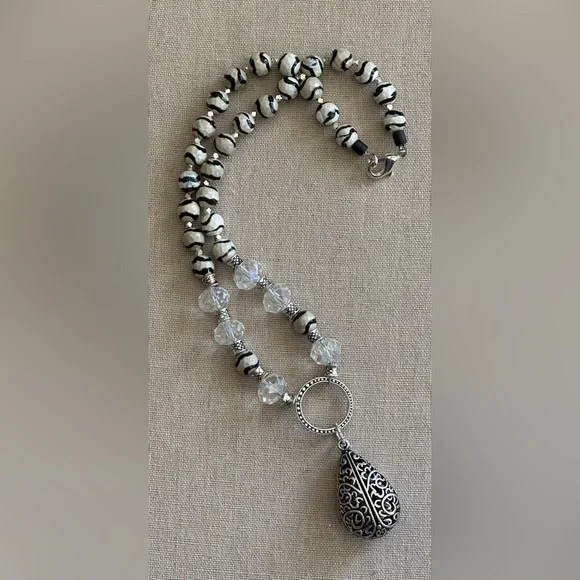 22-1/2 inch Wavy Tibetan Agate Faceted bead necklace NWOT - Picture 14 of 15